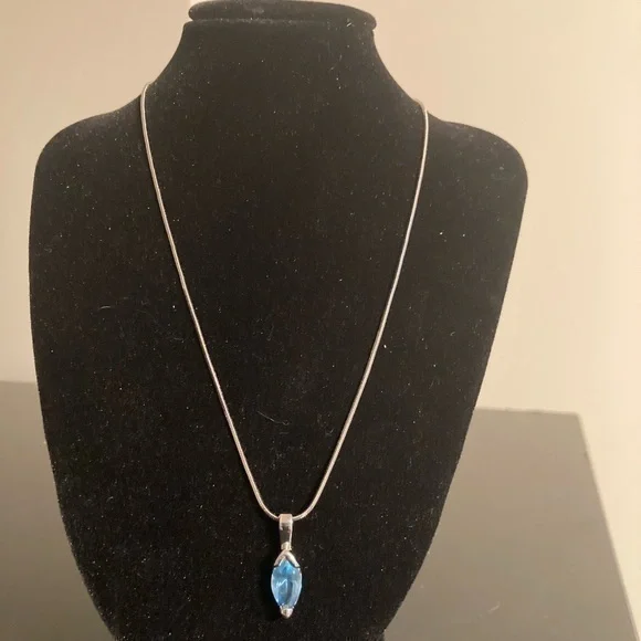 Beautiful blue sparkly pendant - Picture 1 of 2
